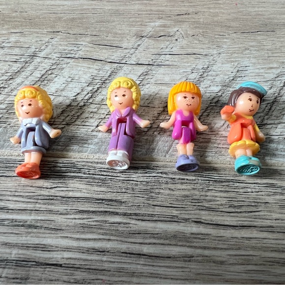 Vintage 90’s Polly Pocket Bluebird Pullout
Playhouse Jewelry Box Lot - Picture 15 of 15